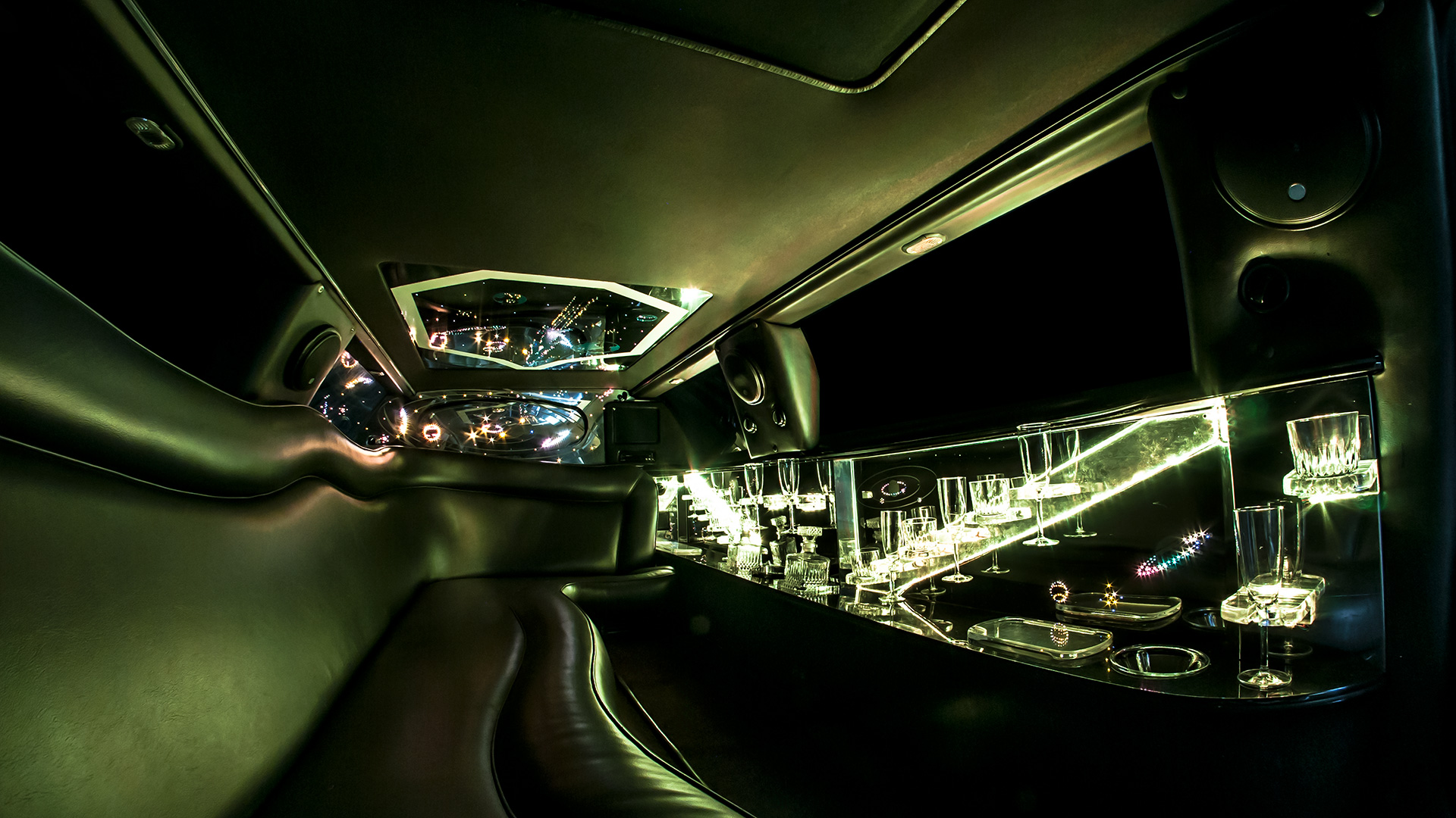 Luksusowe wnętrze limuzyny