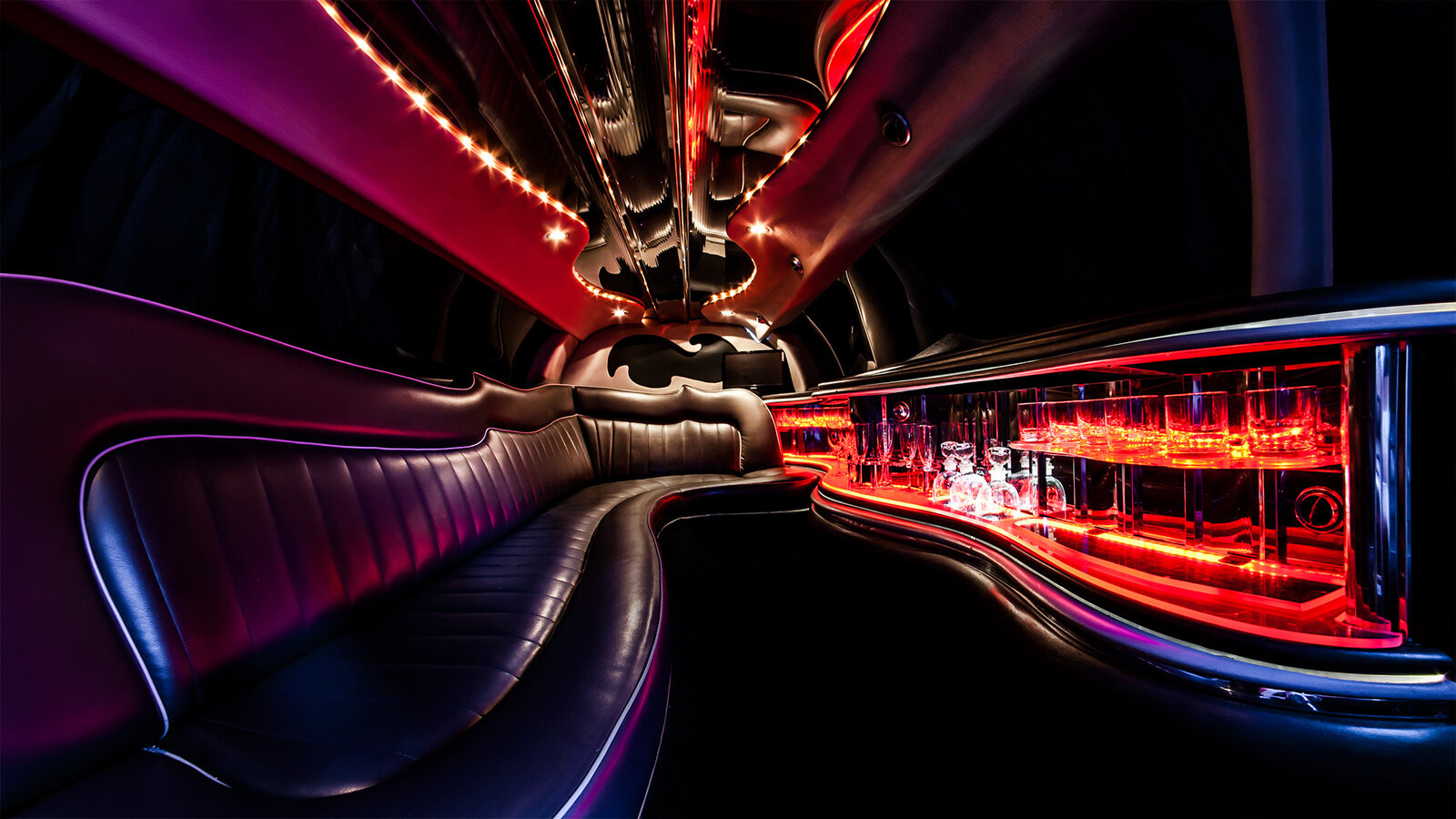 Dlaczego warto wynająć limuzynę na wieczór panieński we Wrocławiu?