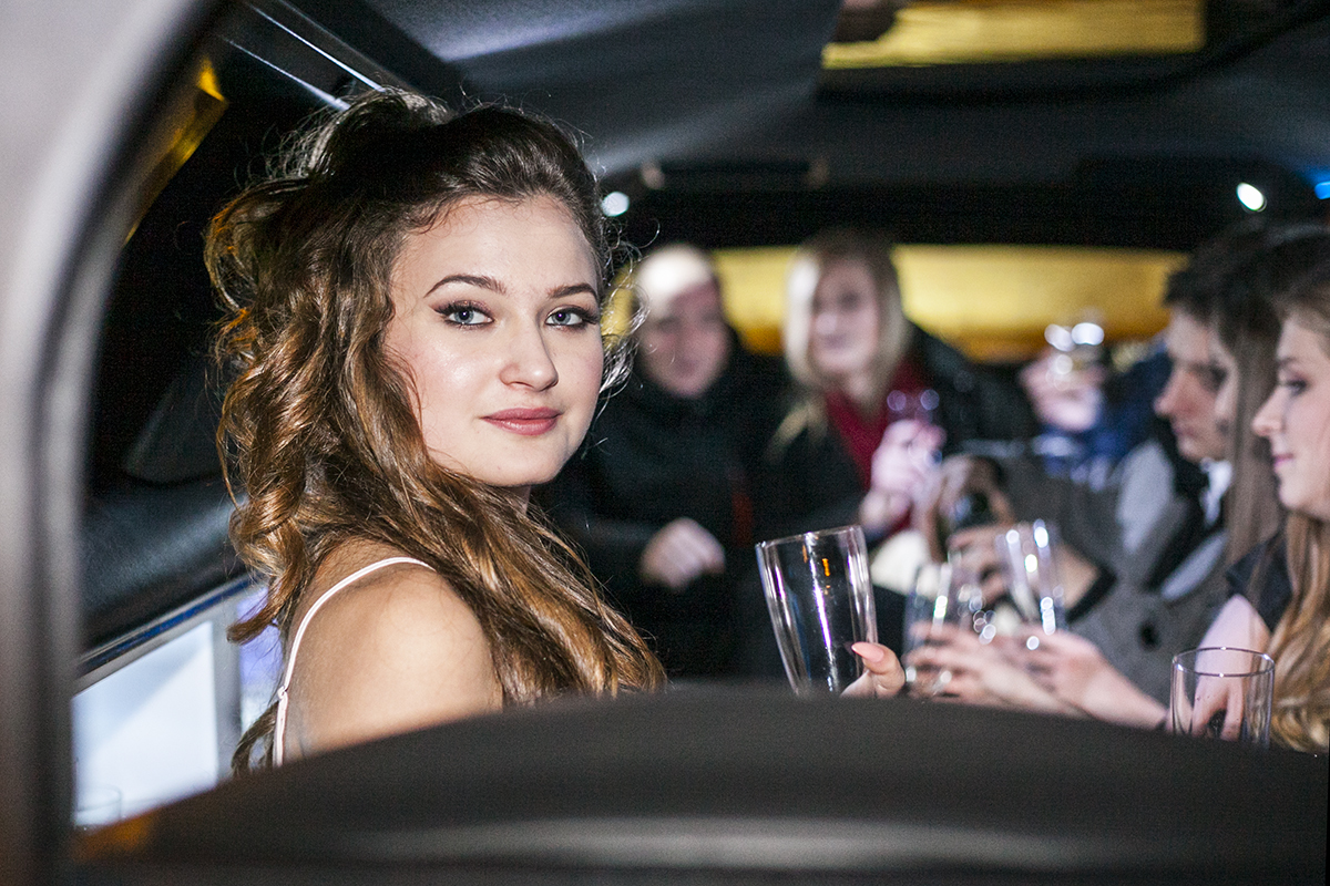 Studniówka 2022 – idealna okazja na wynajem limuzyn Wrocław